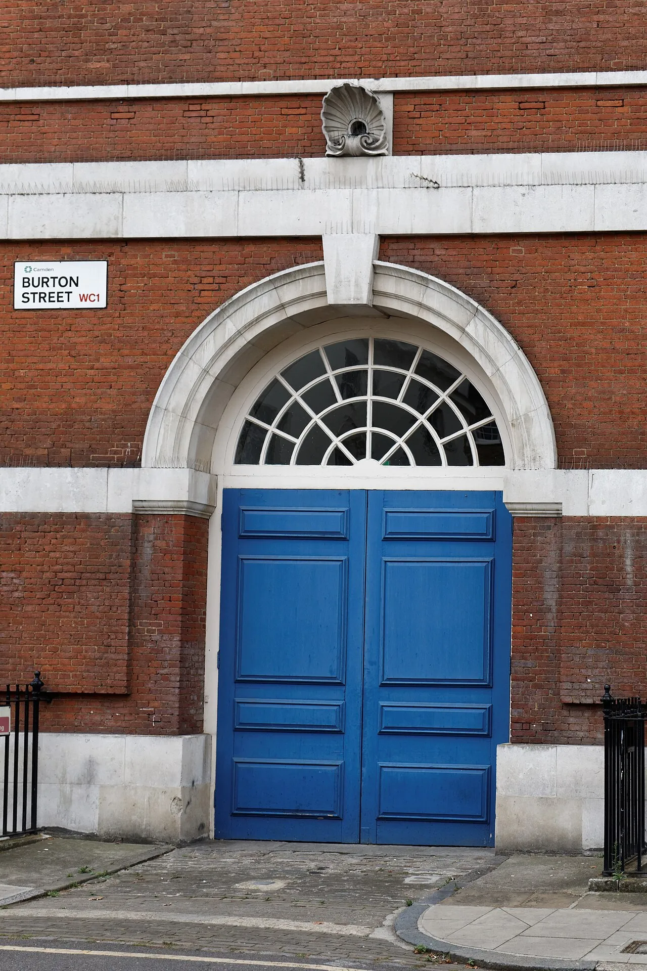 De achterzijde van BMA House aan Burton Street in Londen, het hoofdkantoor van de British Medical Association.