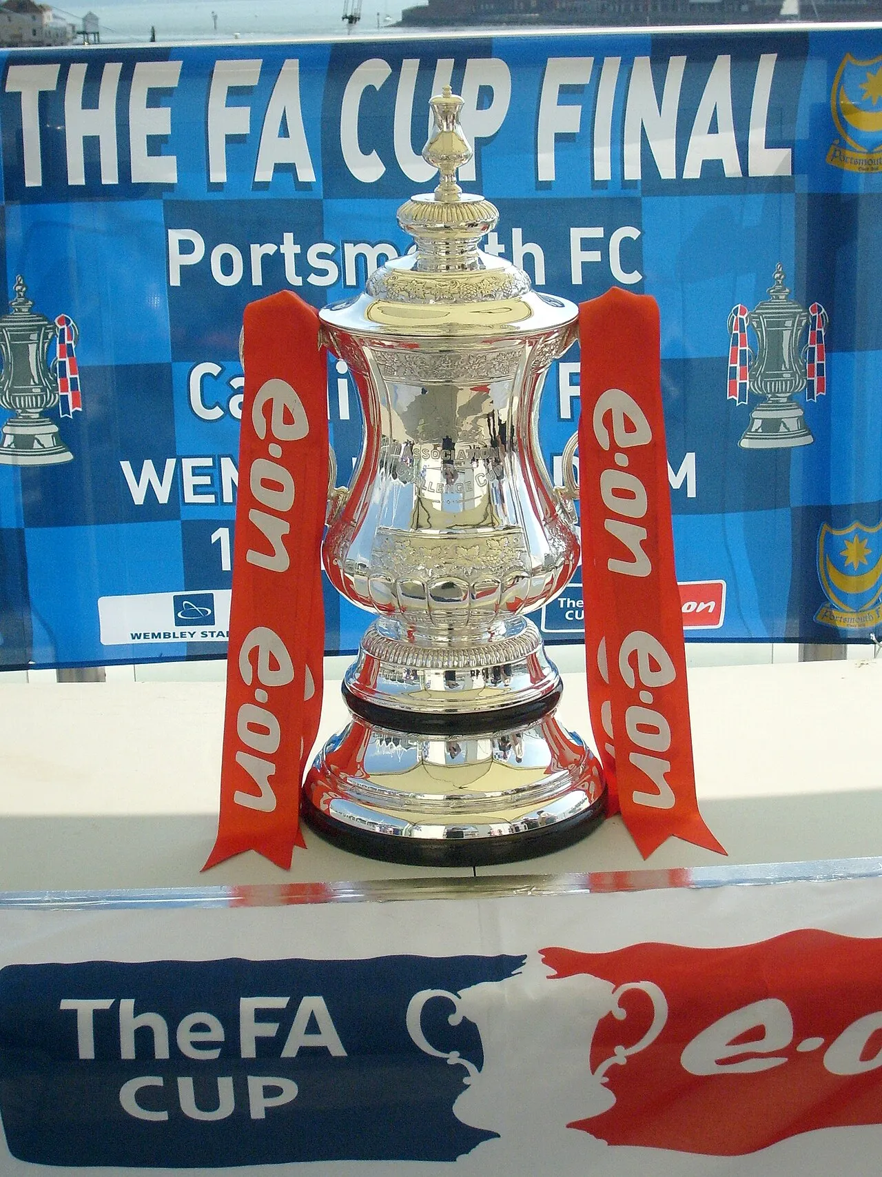 De FA Cup, de trofee die wordt uitgereikt aan de winnaar van het Engelse bekertoernooi.