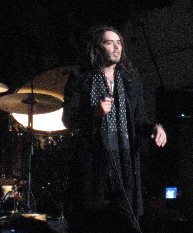 Russell Brand tijdens een stand-upoptreden in 2008.